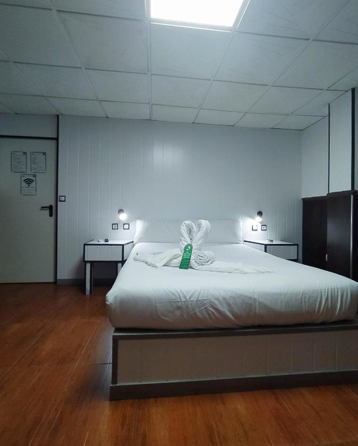 Hostal Avenida Andalucia - Solo Adultos Σεβίλλη Εξωτερικό φωτογραφία