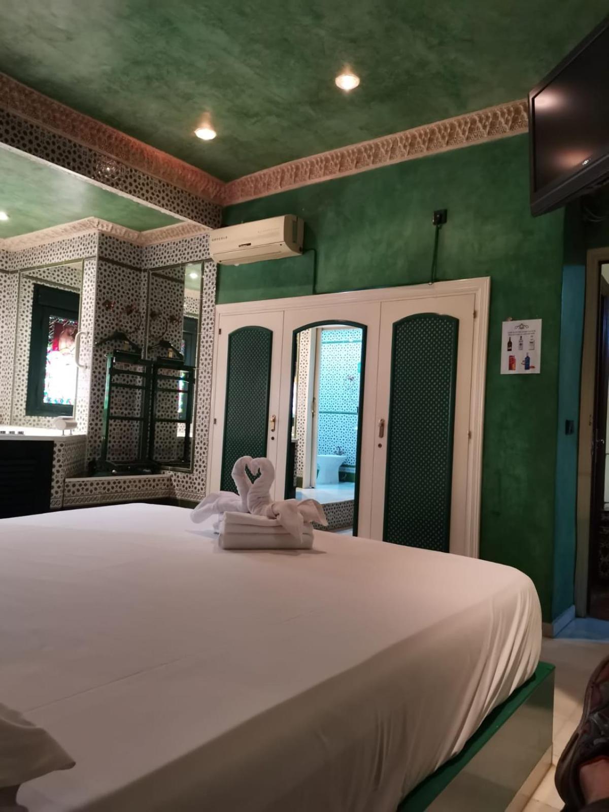 Hostal Avenida Andalucia - Solo Adultos Σεβίλλη Εξωτερικό φωτογραφία