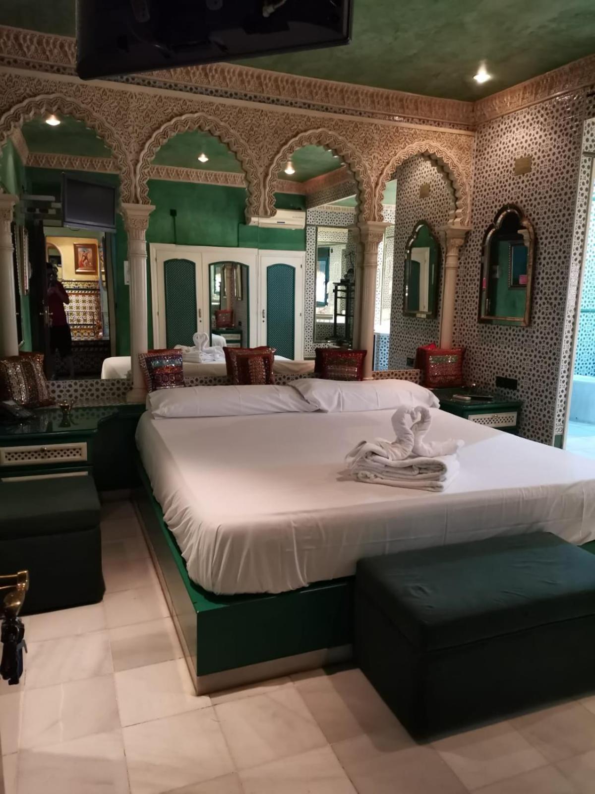 Hostal Avenida Andalucia - Solo Adultos Σεβίλλη Εξωτερικό φωτογραφία