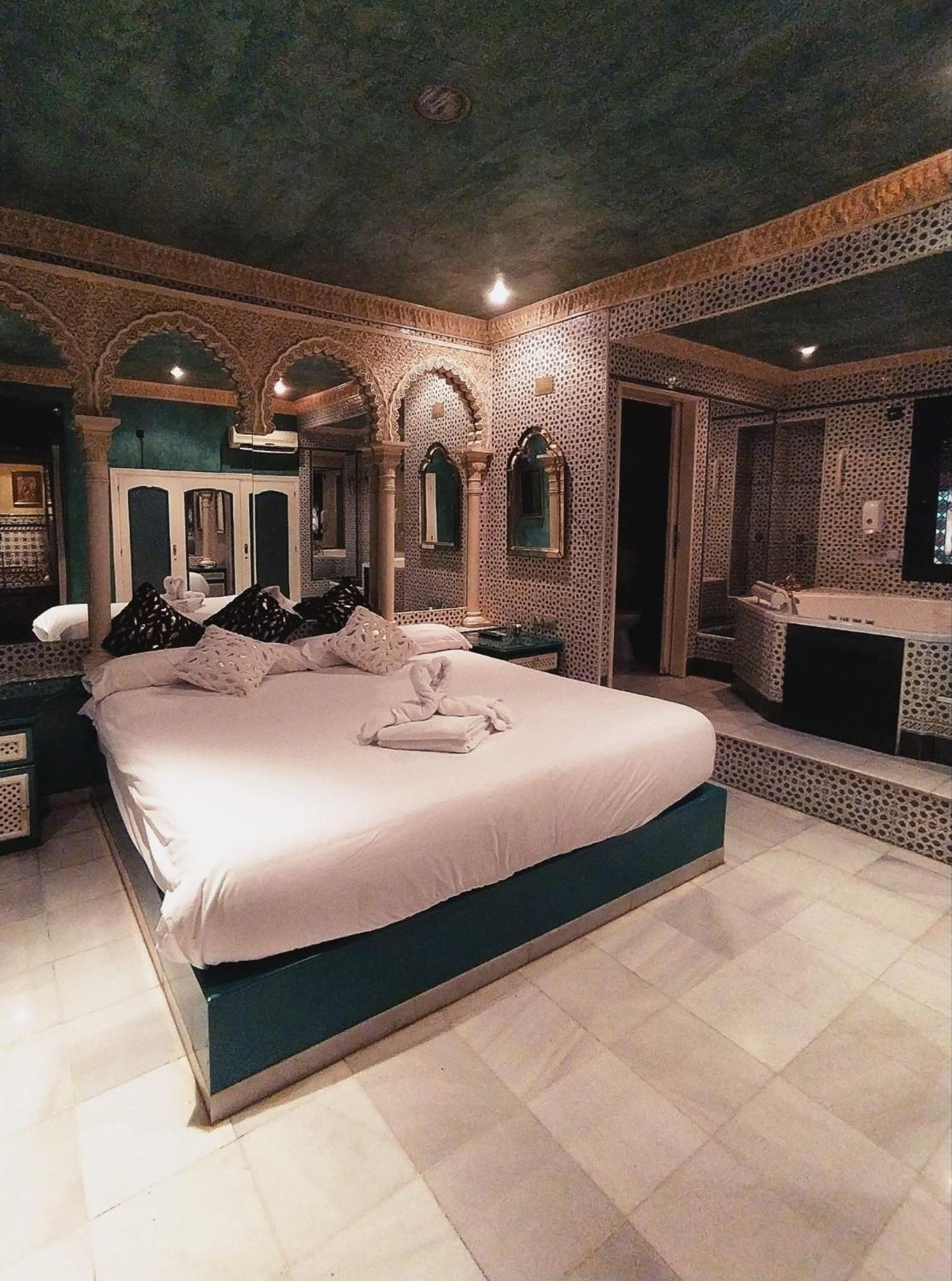 Hostal Avenida Andalucia - Solo Adultos Σεβίλλη Εξωτερικό φωτογραφία