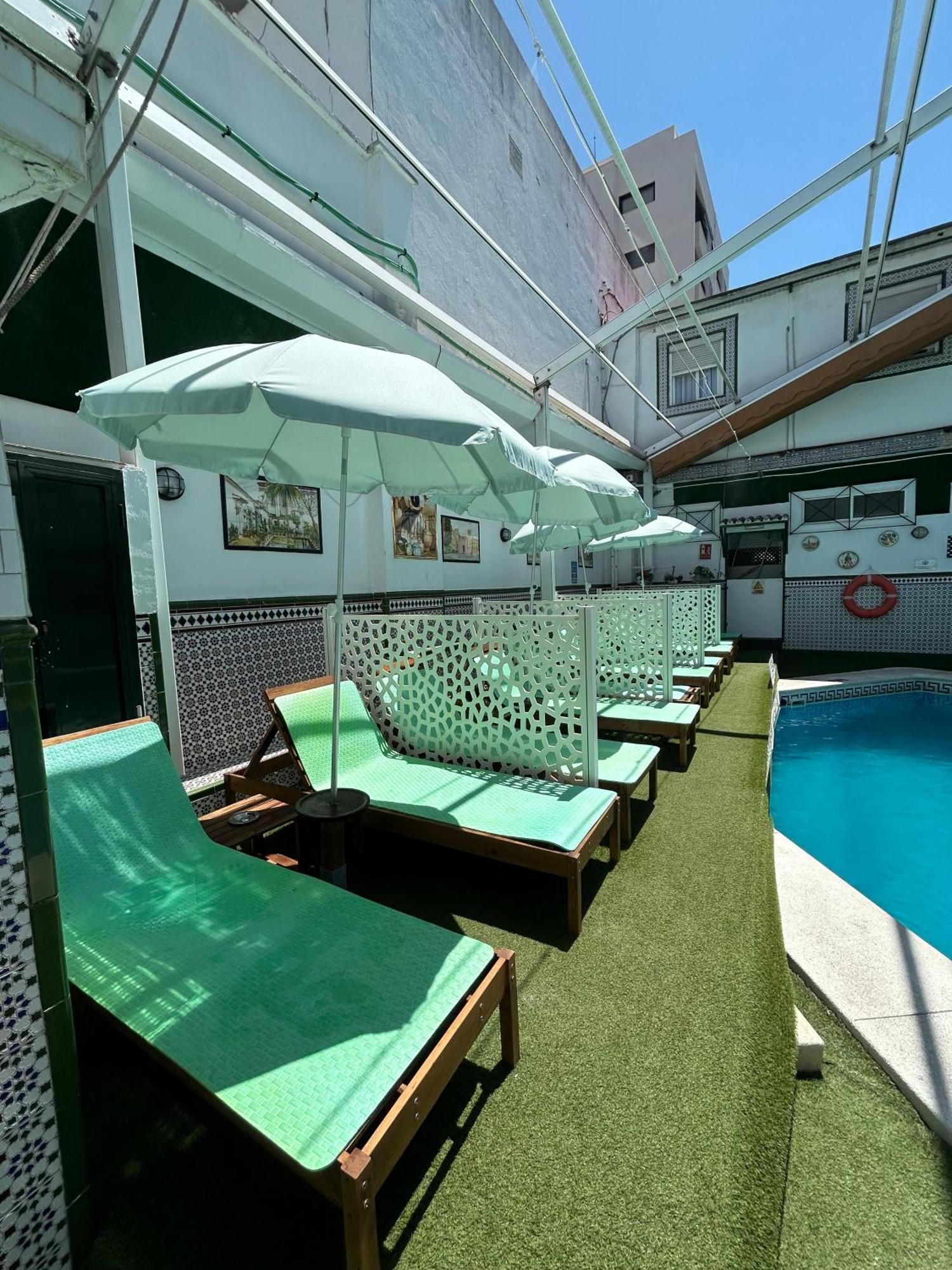 Hostal Avenida Andalucia - Solo Adultos Σεβίλλη Εξωτερικό φωτογραφία