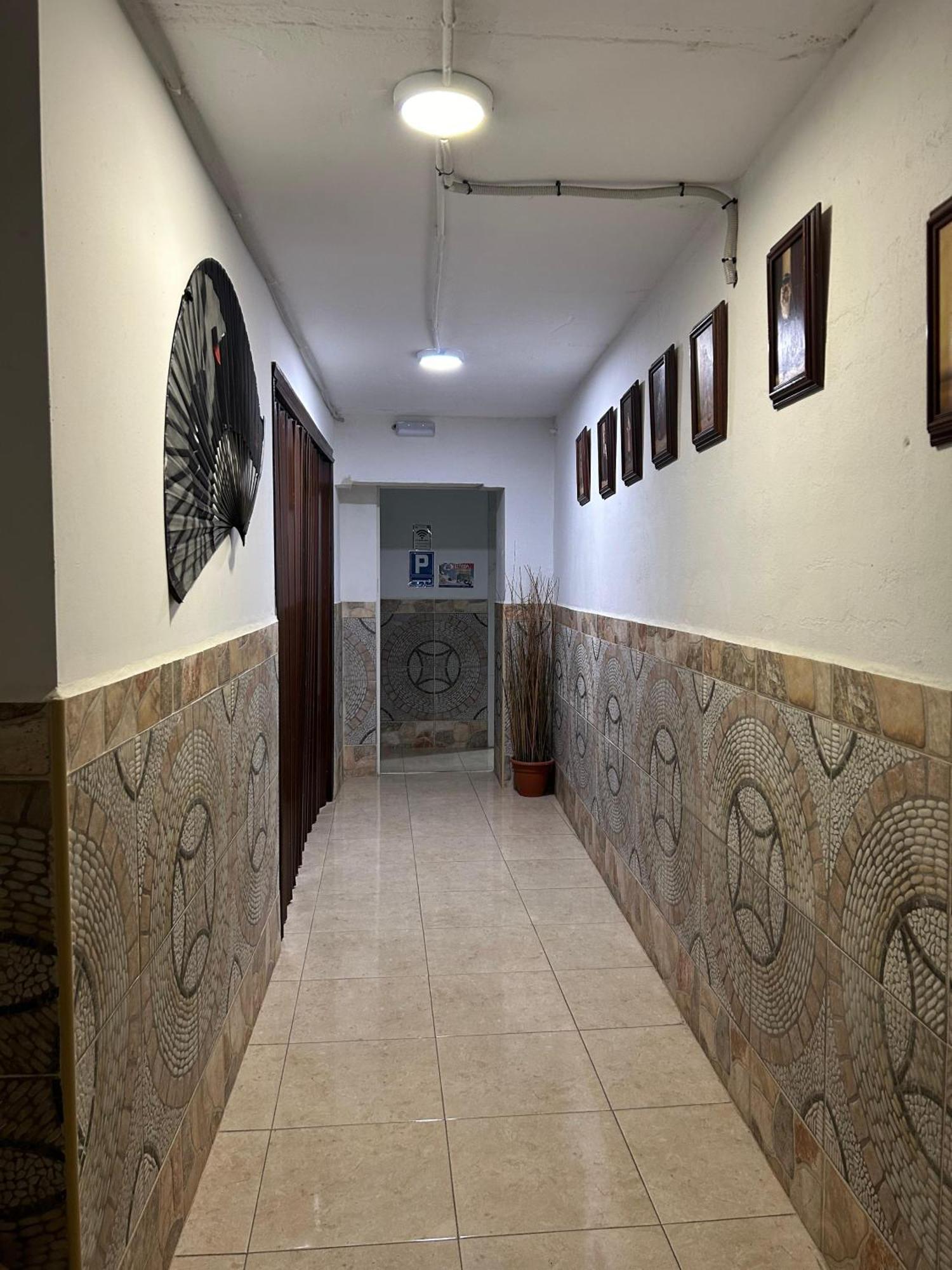 Hostal Avenida Andalucia - Solo Adultos Σεβίλλη Εξωτερικό φωτογραφία