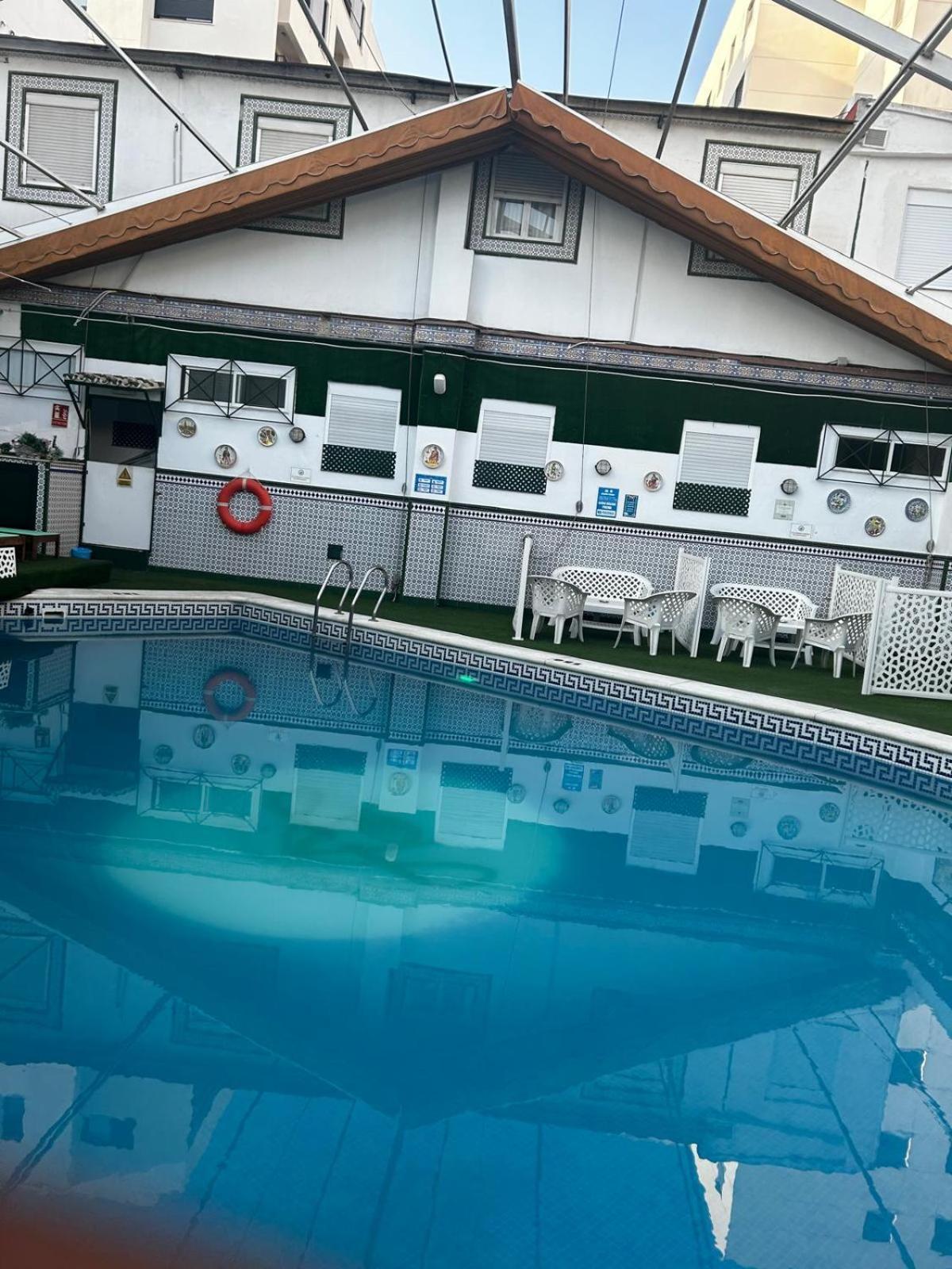 Hostal Avenida Andalucia - Solo Adultos Σεβίλλη Εξωτερικό φωτογραφία
