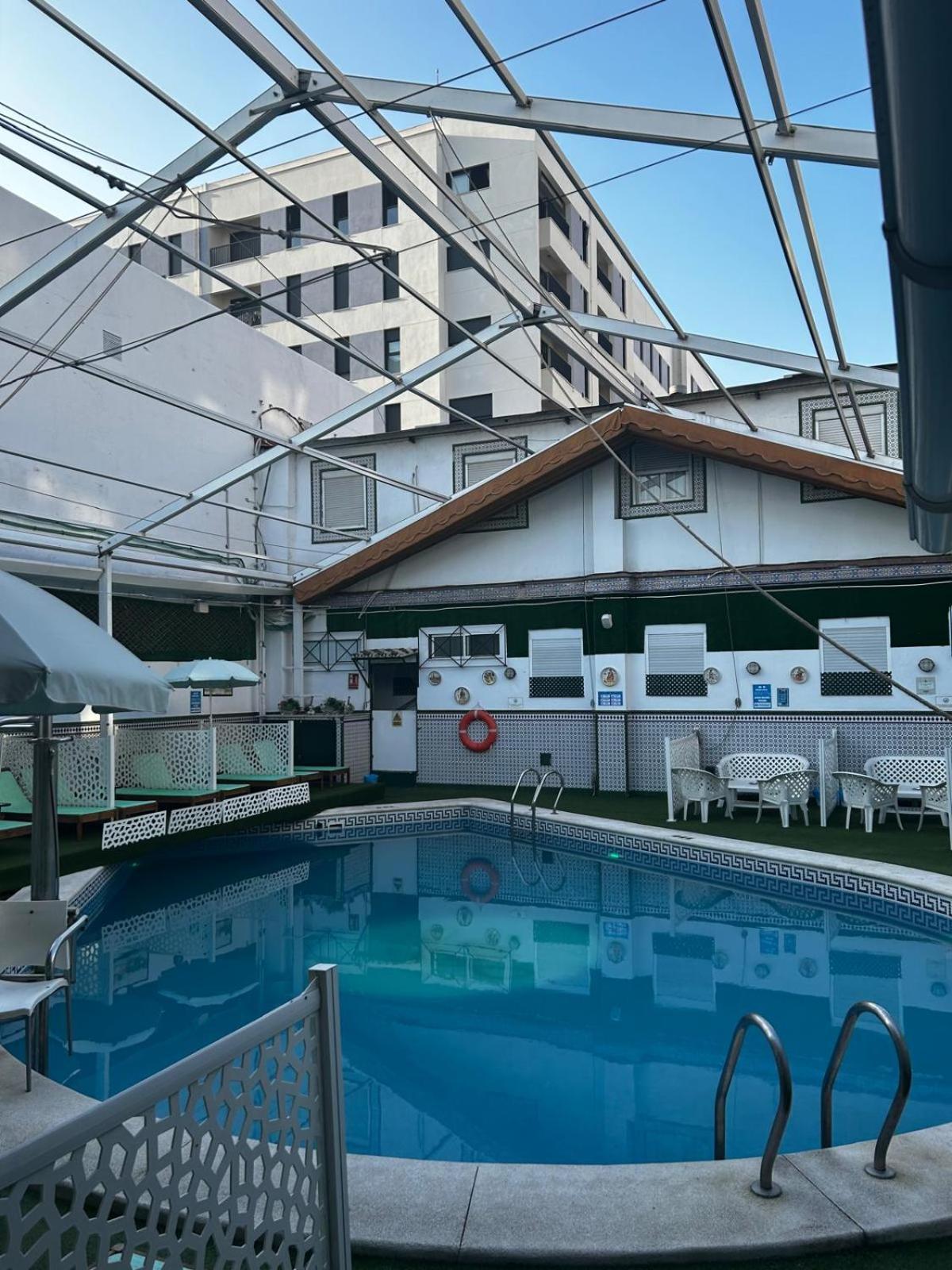 Hostal Avenida Andalucia - Solo Adultos Σεβίλλη Εξωτερικό φωτογραφία