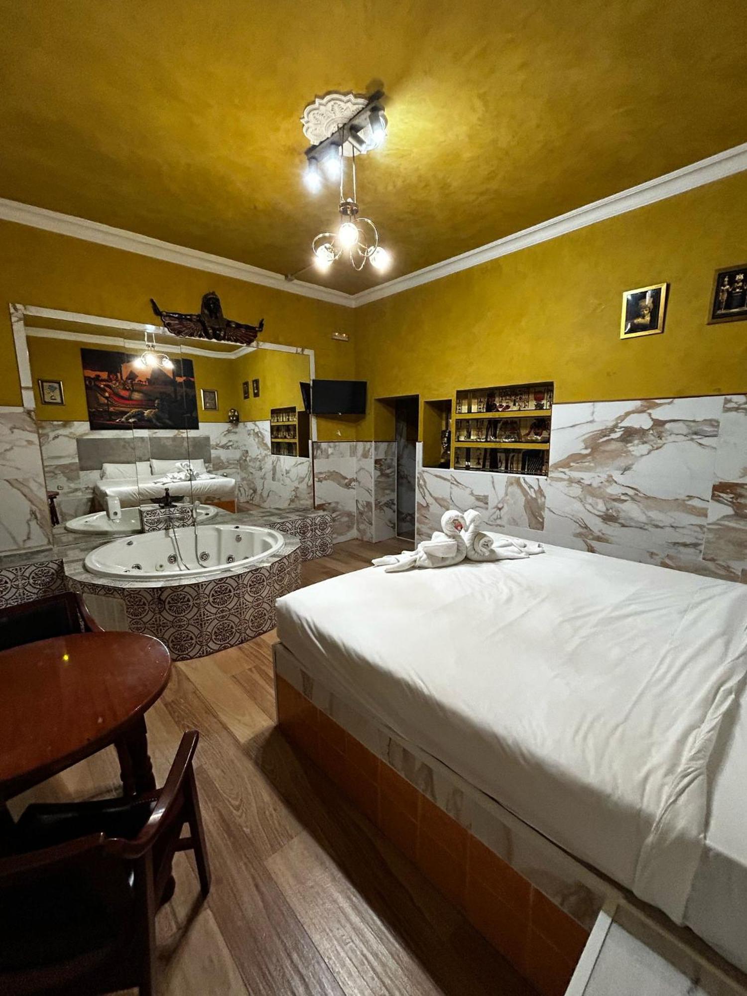 Hostal Avenida Andalucia - Solo Adultos Σεβίλλη Εξωτερικό φωτογραφία